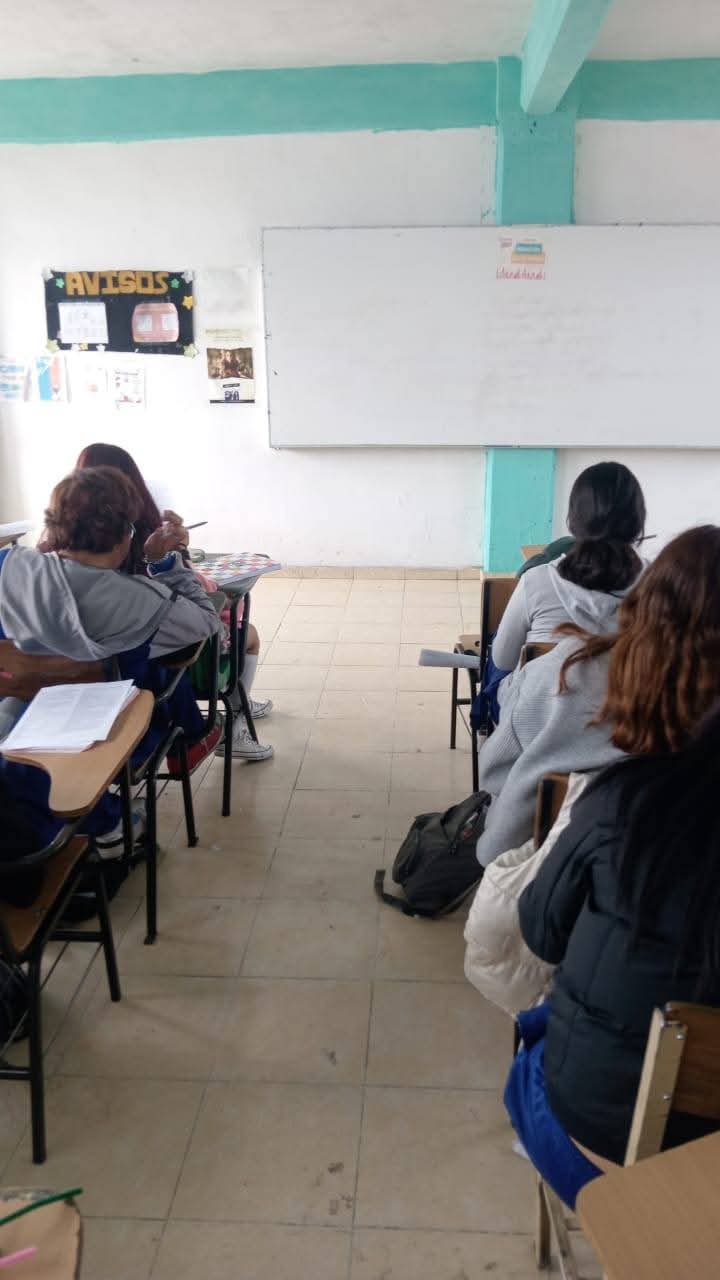 Alumnos compartiendo sus obras favoritas